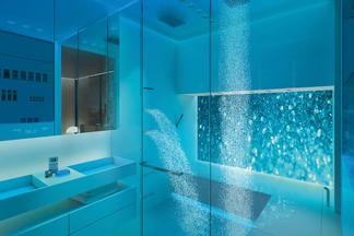 Dampfdusche mit Lichteffekt