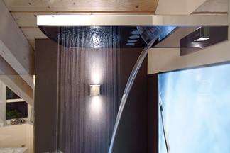 Wasserfall-Feeling mit einer Duschbrause von Hansgrohe.