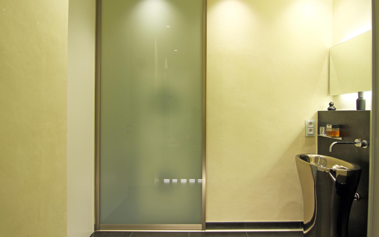 Abstellraum als Wandschrank im Gästebad.